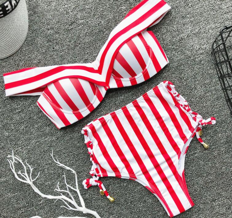 Traje de baño de rayas de talle alto con lazos