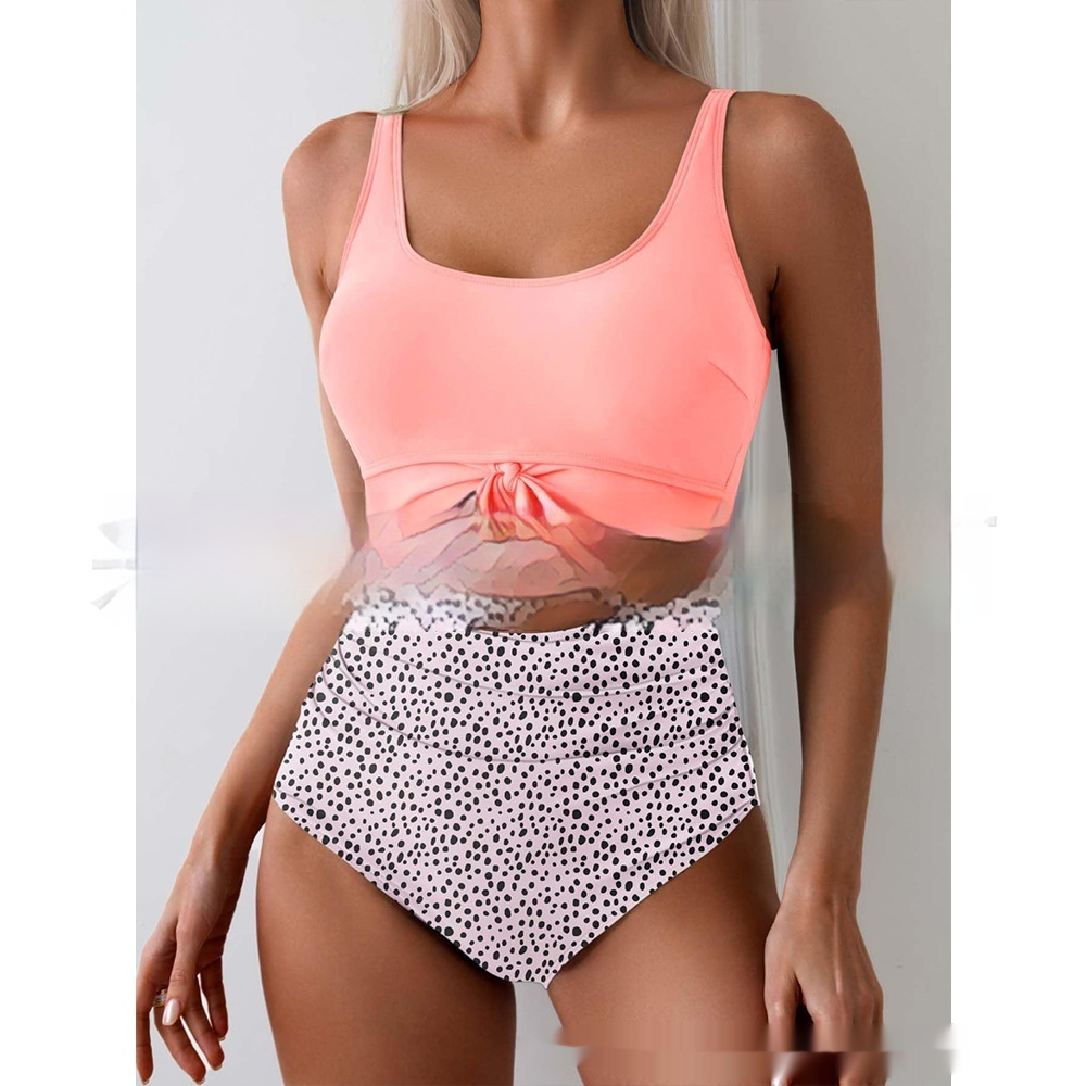 Traje de baño de una pieza para mujer con tirantes y bloques de color, que cubre el abdomen.