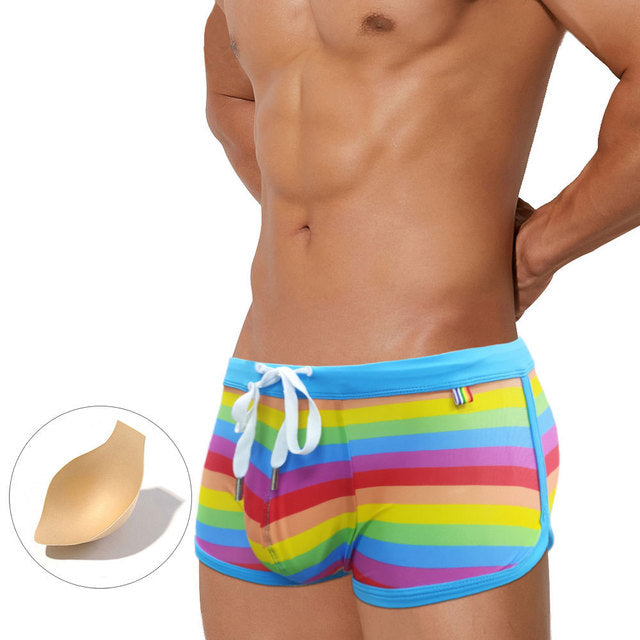 Traje de baño de hombre a rayas arcoíris a la moda, sin relleno.