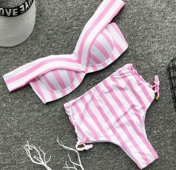 Traje de baño de rayas de talle alto con lazos