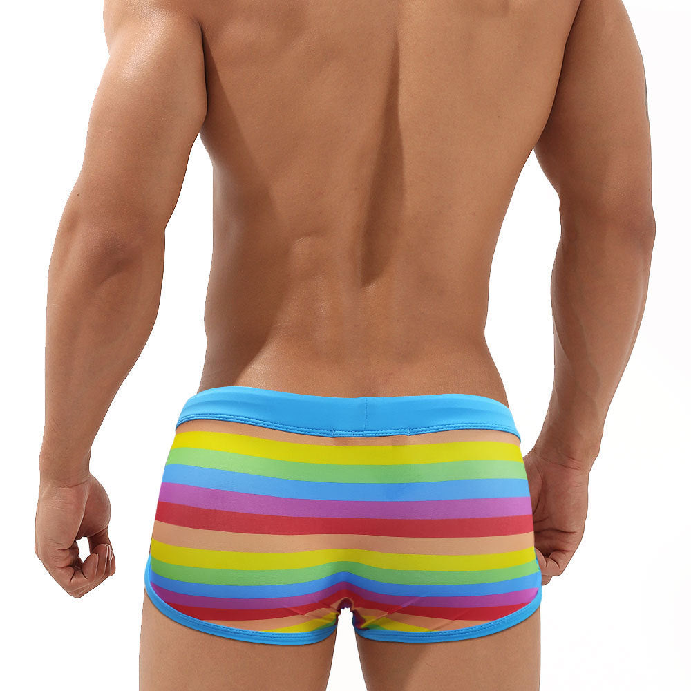 Traje de baño de hombre a rayas arcoíris a la moda, sin relleno.