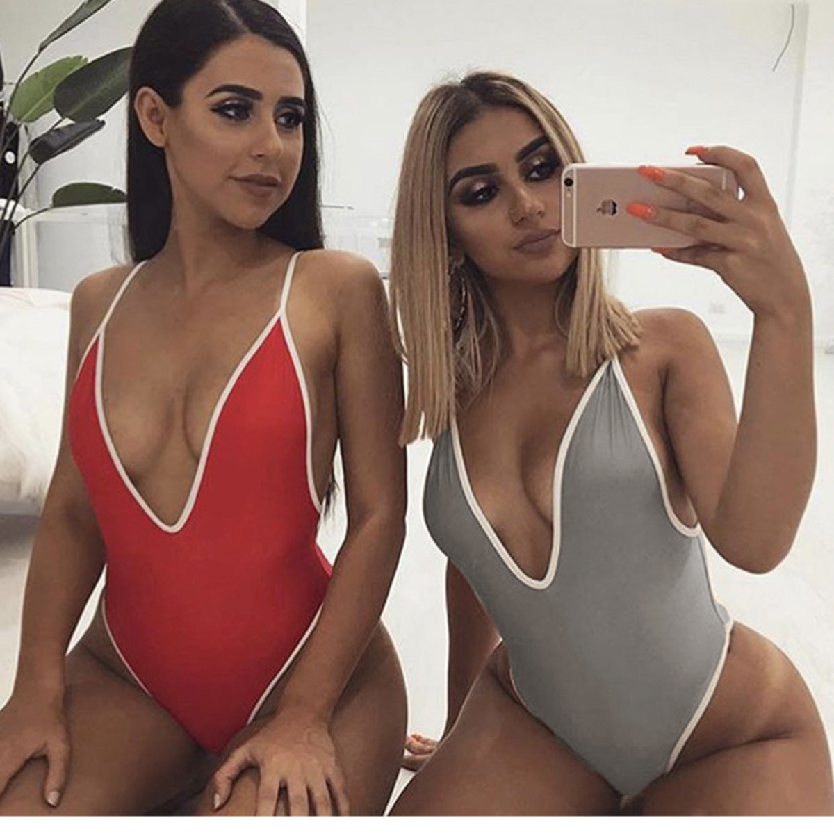 Traje de baño sexy con escote en V profundo y espalda de tiras