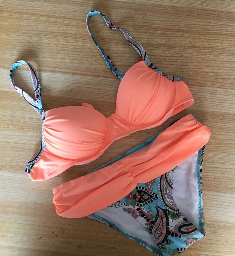Conjunto de bikini color caramelo