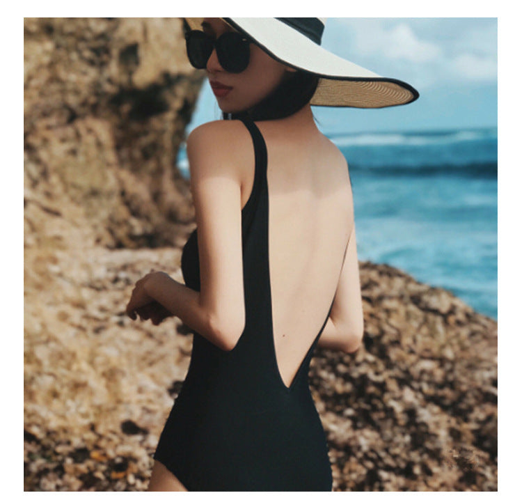 Traje de baño negro de una pieza sin espalda para mujer, ideal para spa.