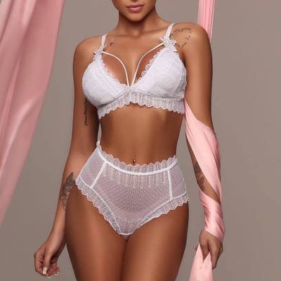 Bikini Hueco con Diseño de Encaje - Juego de Tres Piezas