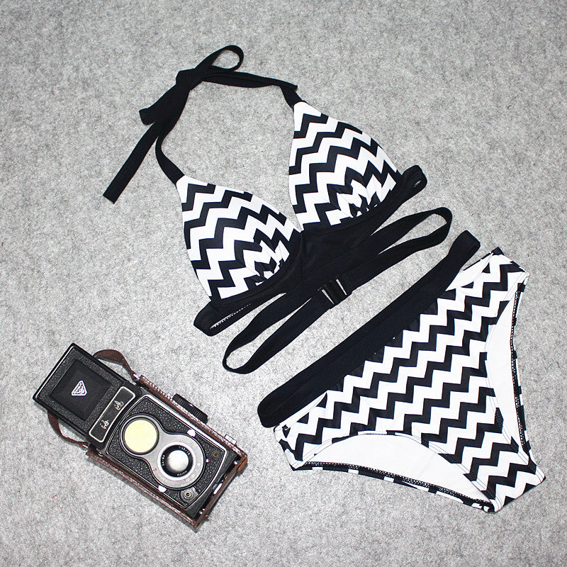 2017 Women's Trendy Bikini with Straps and Waves