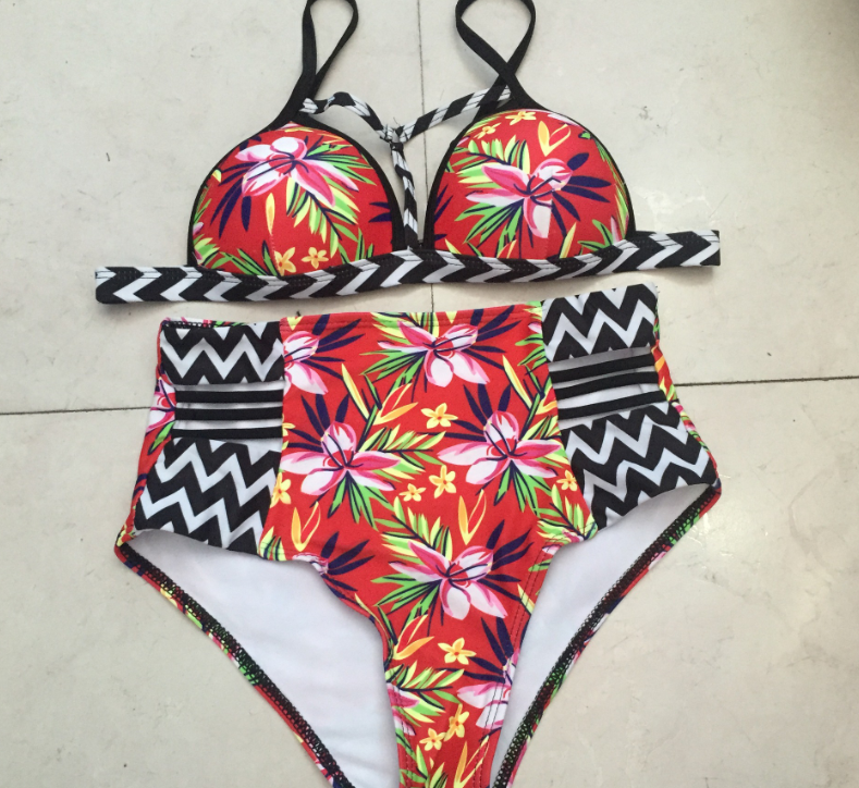 Conjunto de Bikini de Cintura Alta con Estampado Multicolor