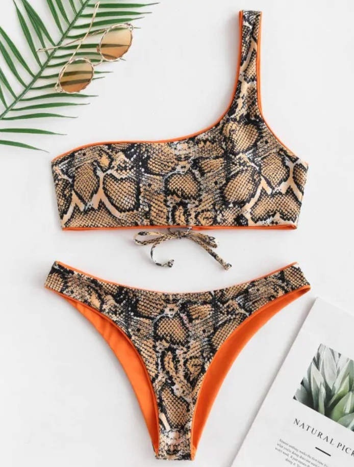Traje de baño asimétrico con estampado de serpiente