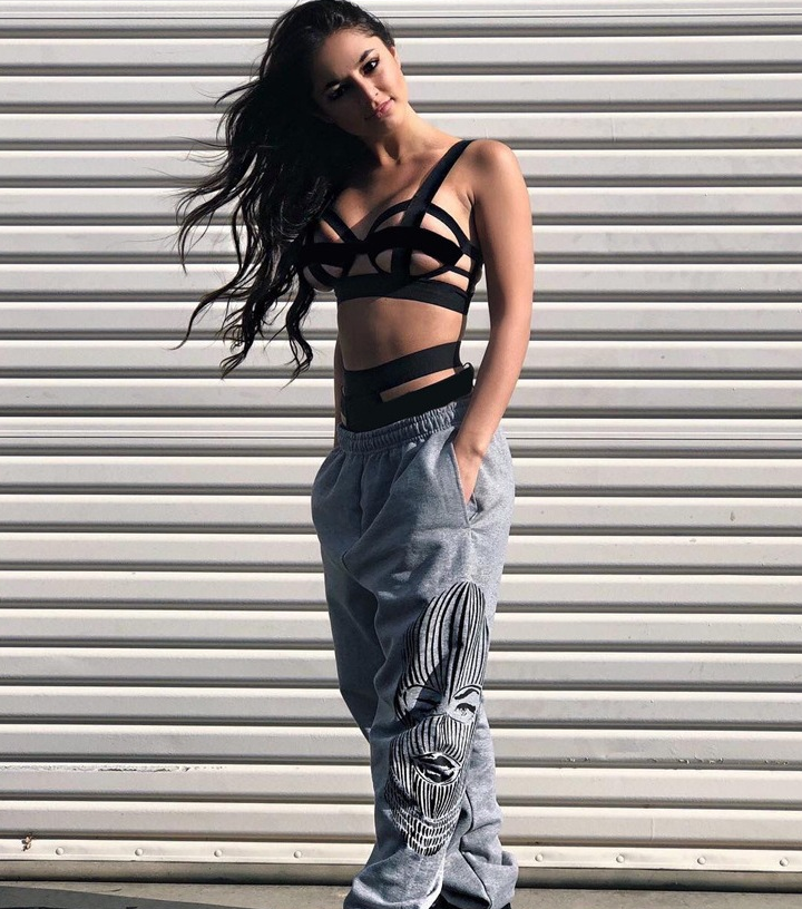 Conjunto de Lencería con Tentación de Tres Puntos y Bikini