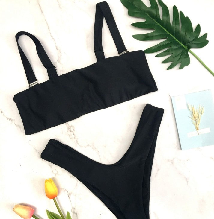 Conjunto de bikini bandeau con tirantes anchos