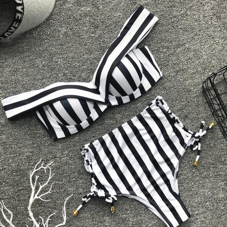 Traje de baño de rayas de talle alto con lazos