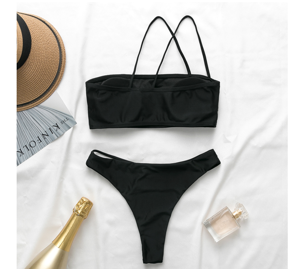 Conjunto de bikini asimétrico y sexy con tirantes.