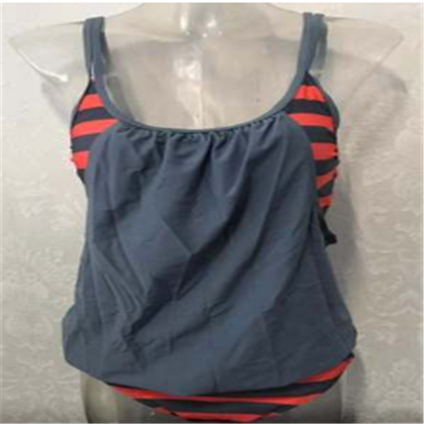 Traje de baño de dos piezas a rayas para mujer en varios colores.