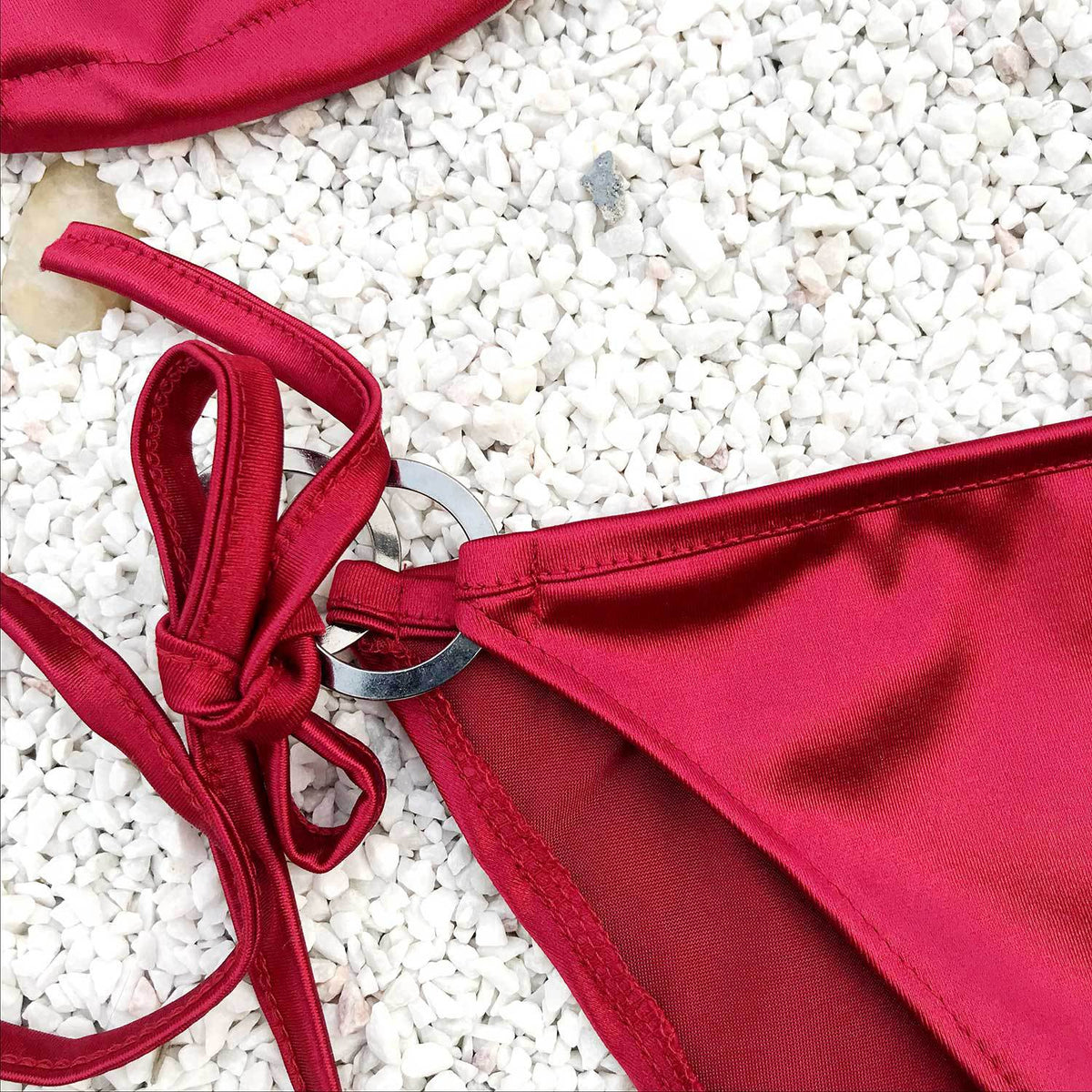 Nuevo y sexy conjunto de bikini de estilo europeo para la playa.