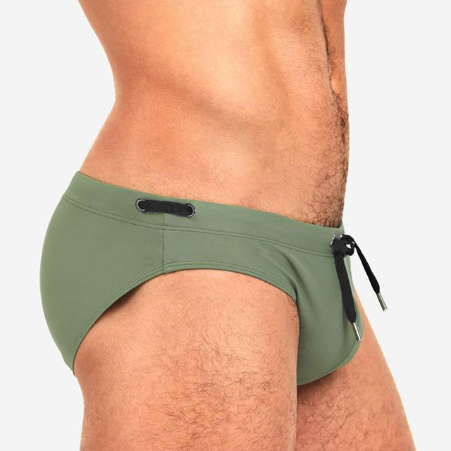 Bañador tipo slip de cintura baja para hombre con relleno push-up