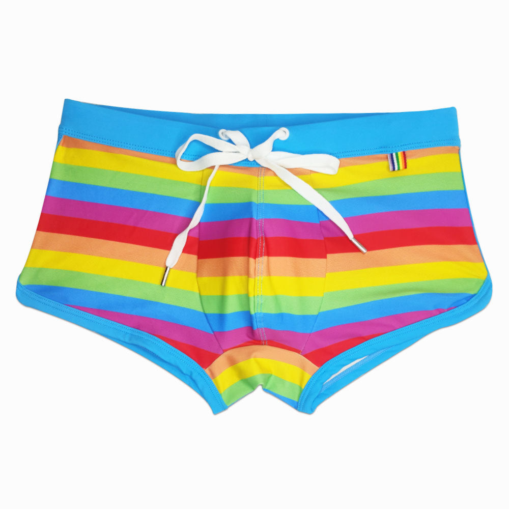 Traje de baño de hombre a rayas arcoíris a la moda, sin relleno.