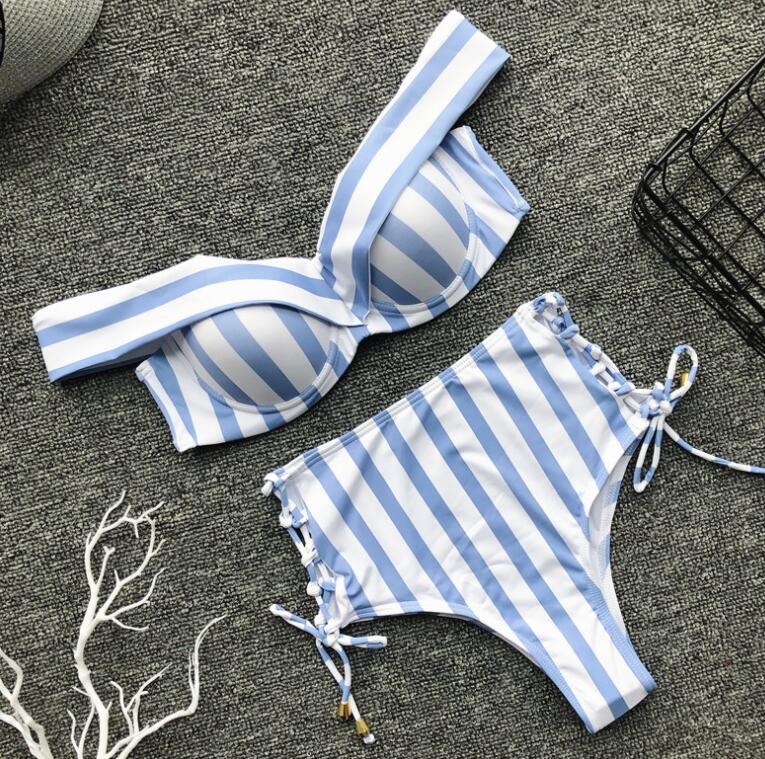 Traje de baño de rayas de talle alto con lazos