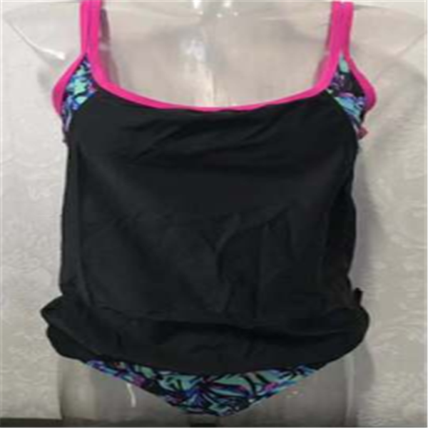 Traje de baño de dos piezas a rayas para mujer en varios colores.