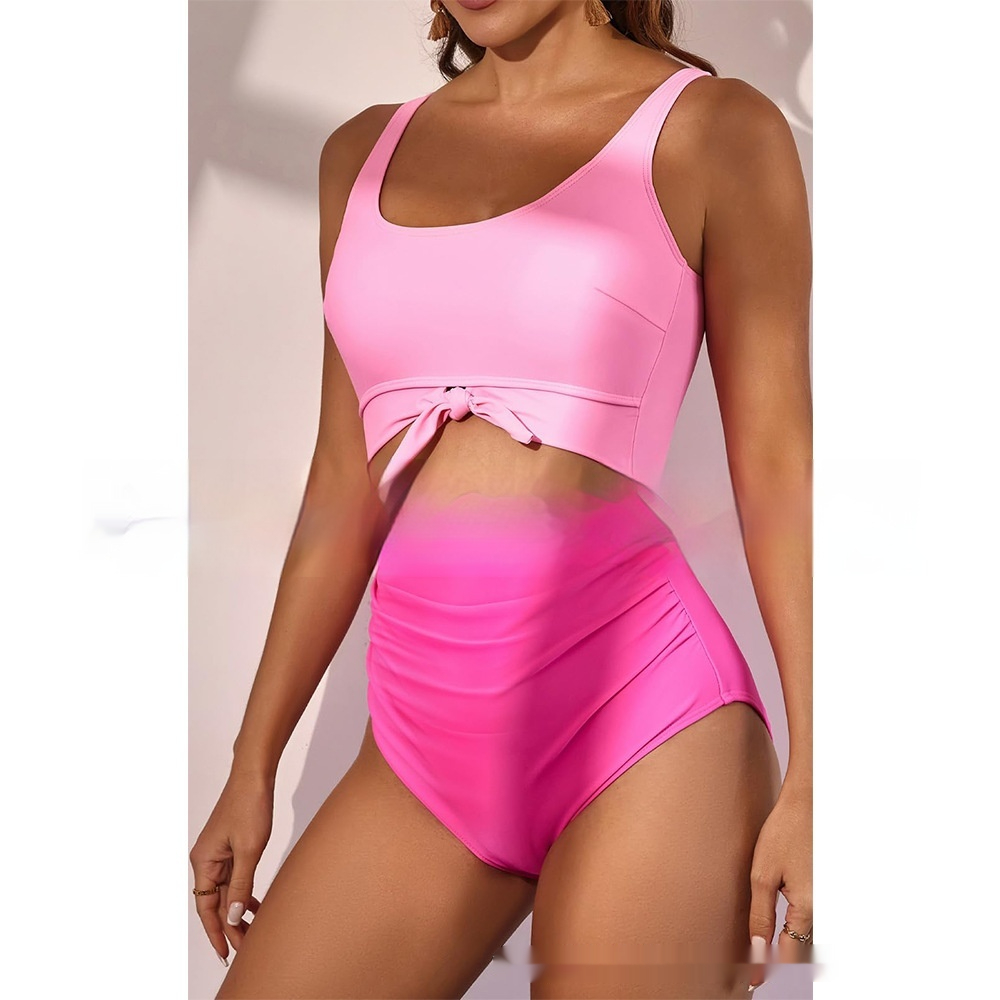 Traje de baño de una pieza para mujer con tirantes y bloques de color, que cubre el abdomen.