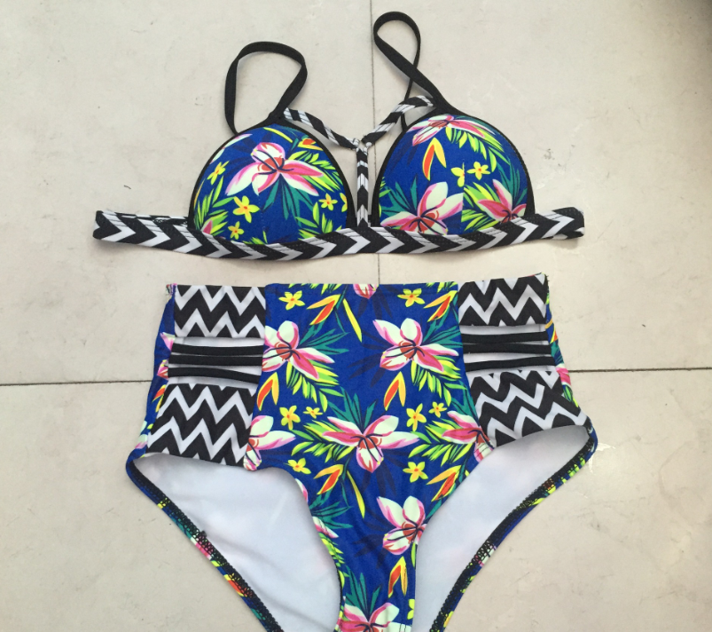 Conjunto de Bikini de Cintura Alta con Estampado Multicolor