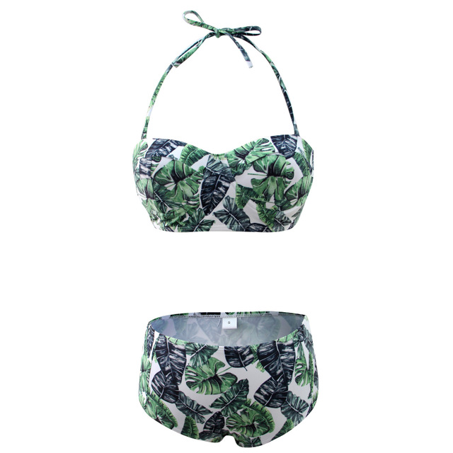 Traje de baño de dos piezas estampado con un diseño elegante.