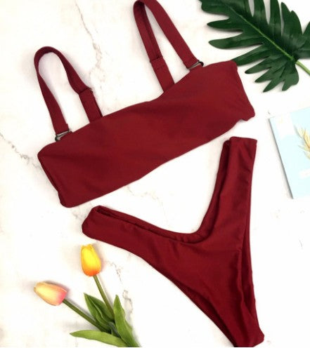 Conjunto de bikini bandeau con tirantes anchos