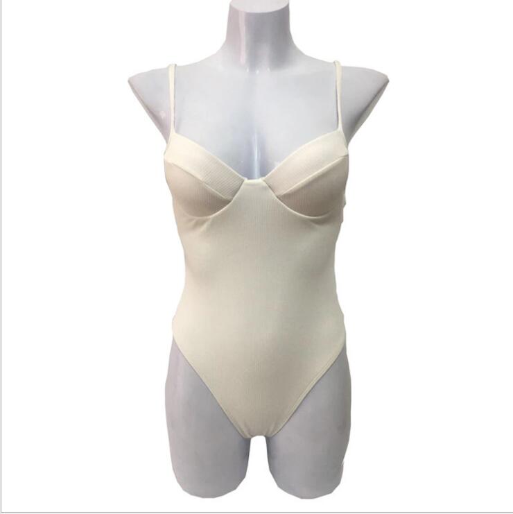 Colección de trajes de baño de una pieza tipo bikini de color liso