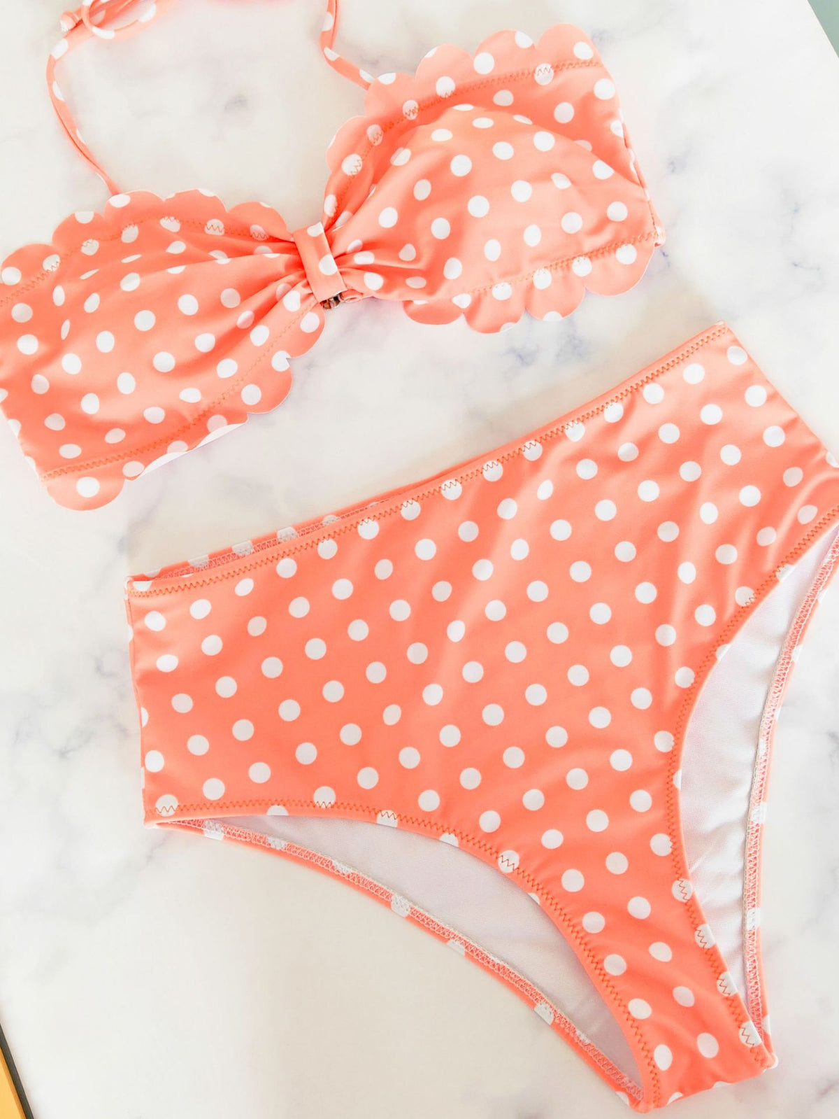 Conjunto de traje de baño de dos piezas con lazo frontal y estampado de lunares
