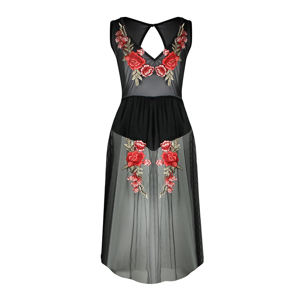 Vestido de baño de malla transparente sin espalda con bordados florales