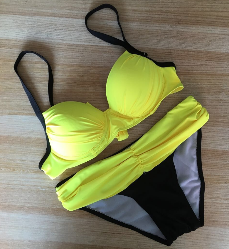 Conjunto de bikini color caramelo