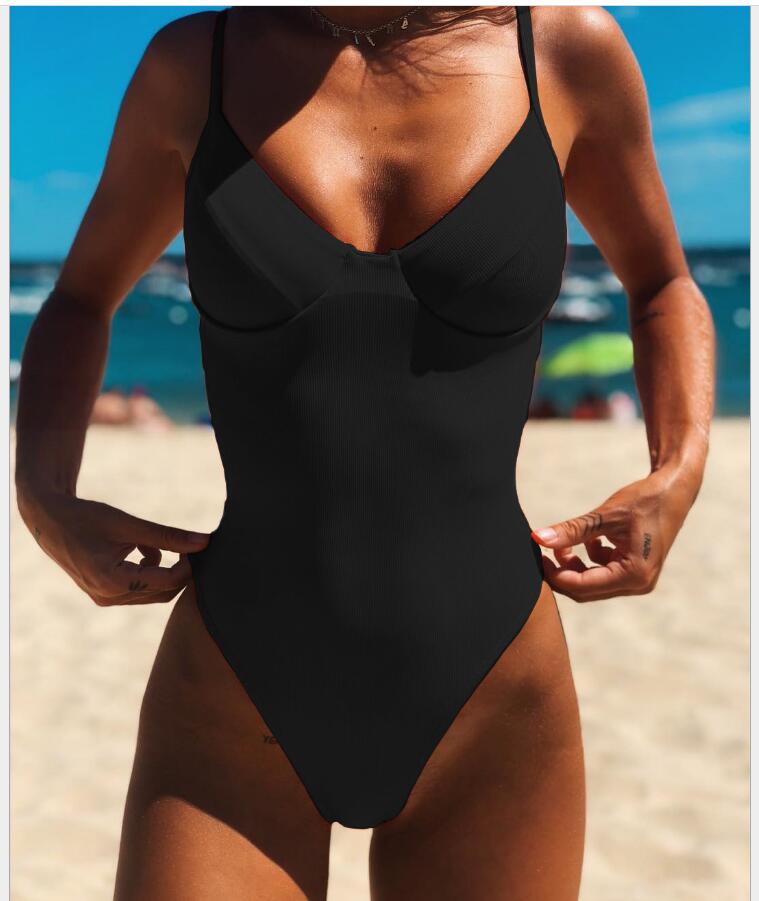 Colección de trajes de baño de una pieza tipo bikini de color liso