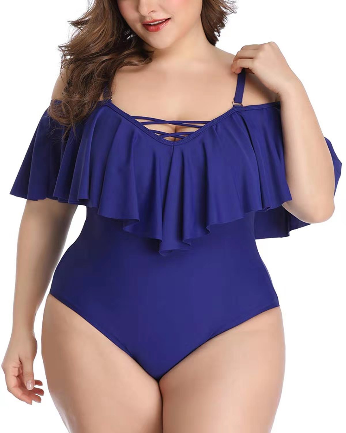 Bikini de talla grande con volantes y diseño cruzado en color liso.