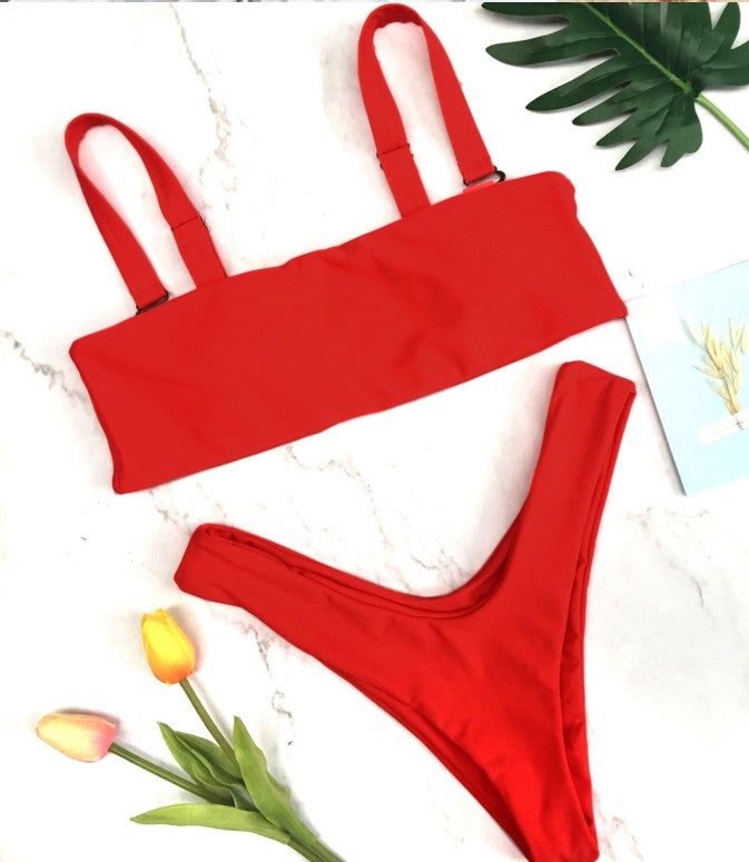 Conjunto de bikini bandeau con tirantes anchos
