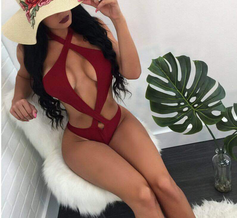 Diseño de traje de baño bikini de color liso con espalda cruzada