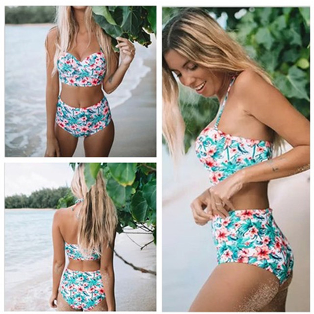 Traje de baño de dos piezas estampado con un diseño elegante.