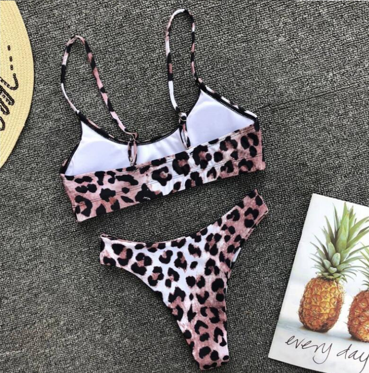 Conjunto de bikini elegante con estampado de leopardo y relleno.