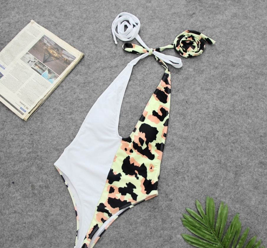 Traje de baño de una pieza con estampado animal